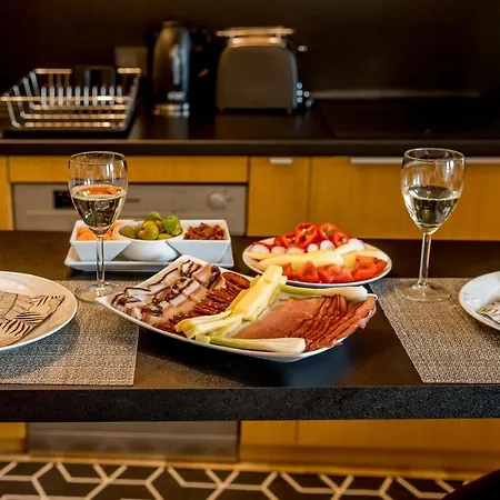 Rose Gold * زالاجيرسيج